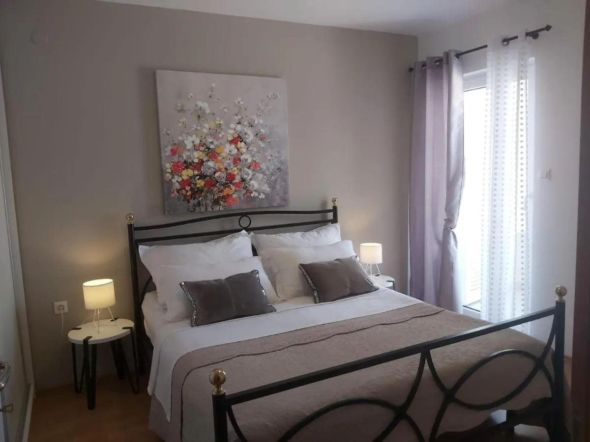 Villa Seaview With Pool - Apartment Yellow Trogir 0*,