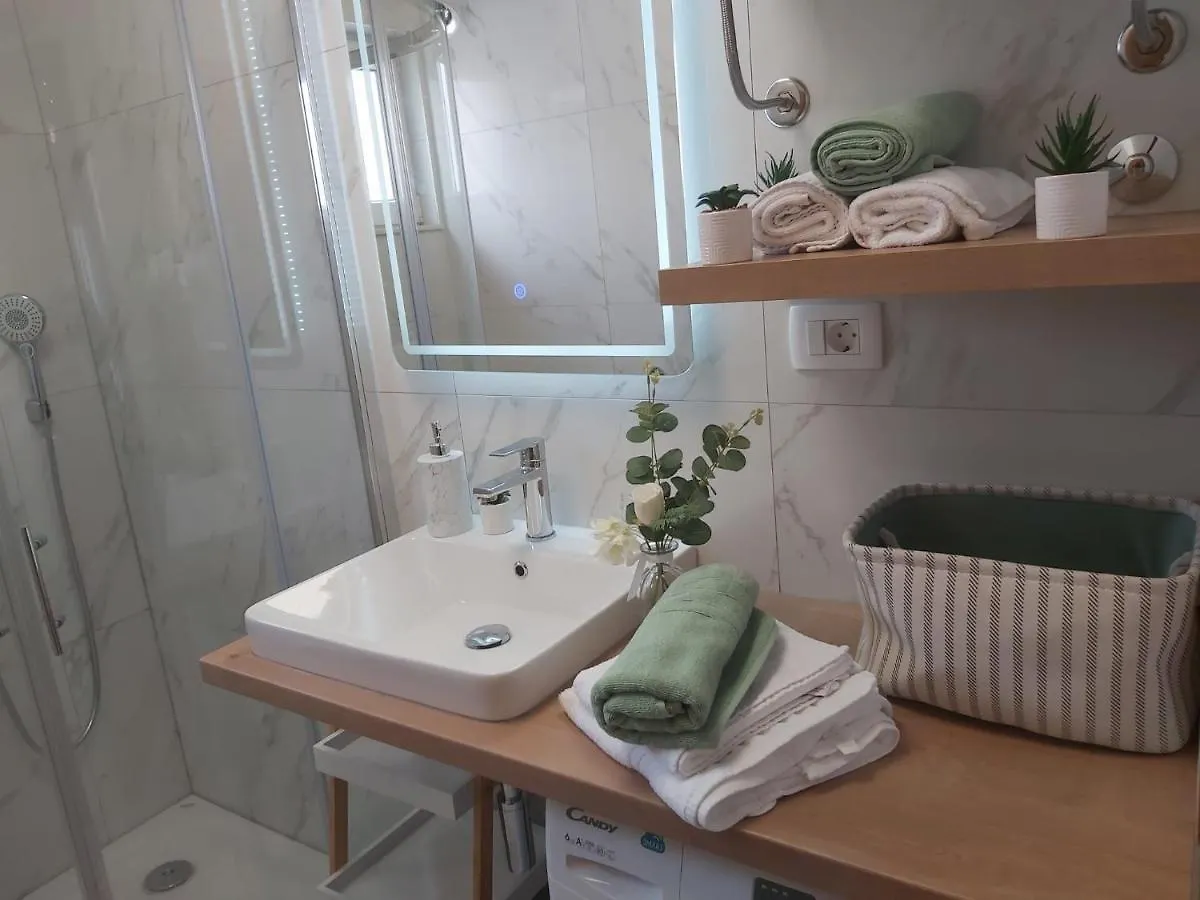 Villa Seaview With Pool - Apartment Yellow Trogir