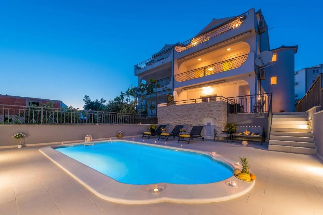 Villa Seaview With Pool - Apartment Yellow Trogir 0*,