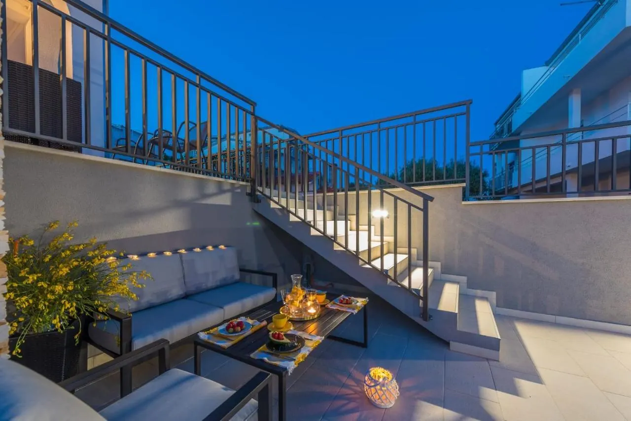 Villa Seaview With Pool - Apartment Yellow Trogir 0*,