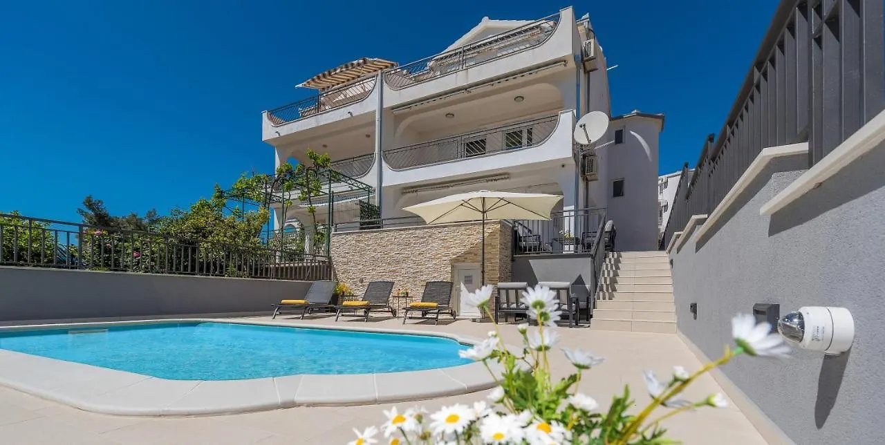 Villa Seaview With Pool - Apartment Yellow Trogir
