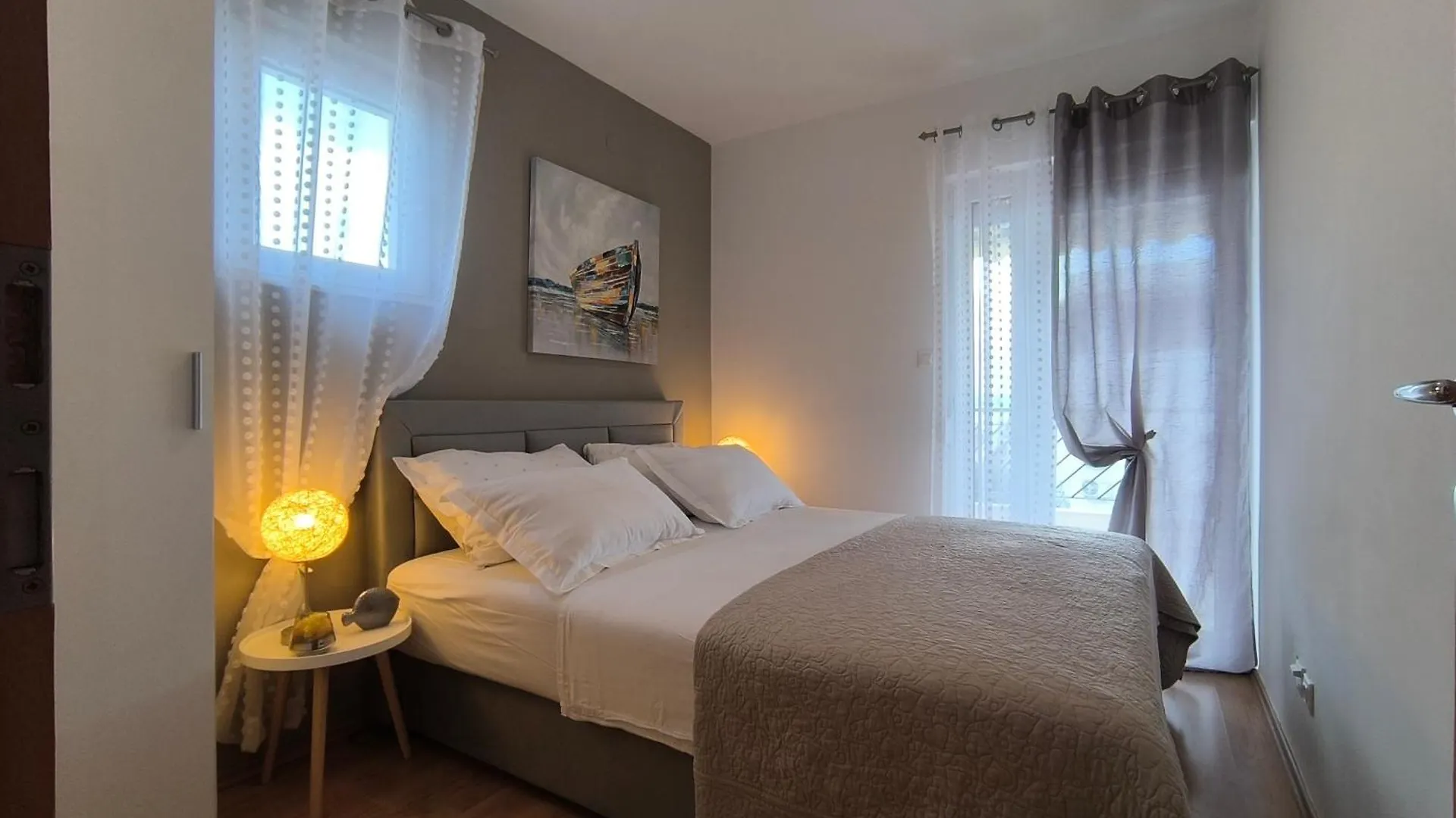 Villa Seaview With Pool - Apartment Yellow Trogir
